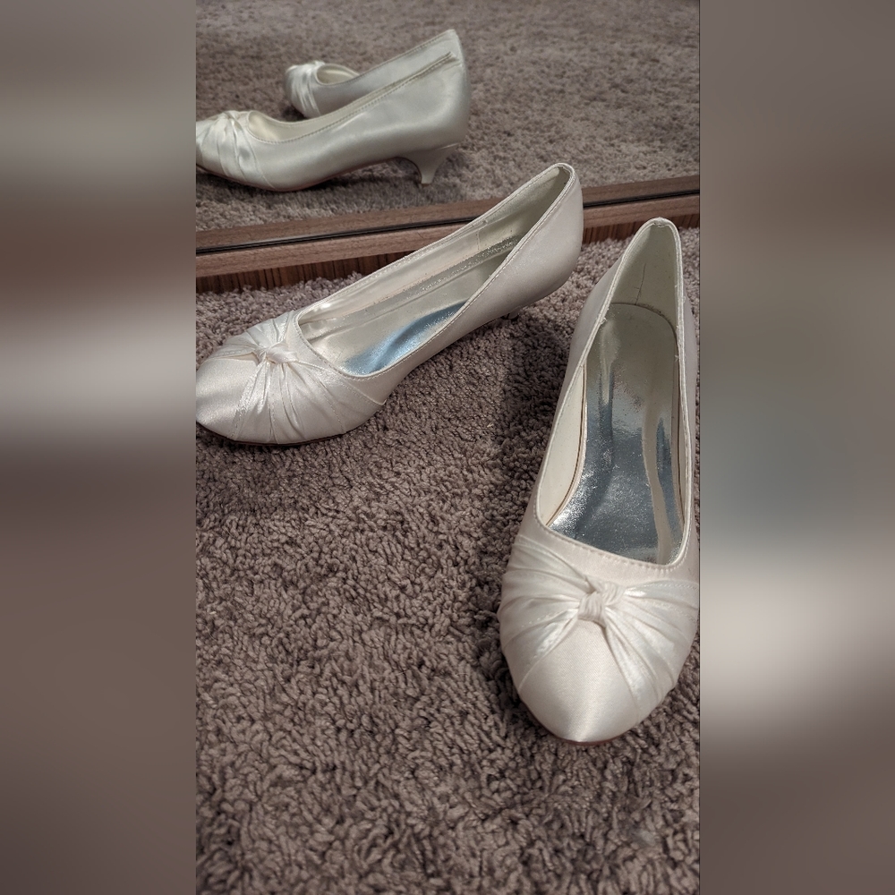 Emily Bridal Lace Shoes Round Toe Satin Pearl Shoes size 39